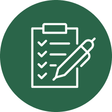 White icon of a checklist with checkmarks and a pen, displayed on a green circular background.
